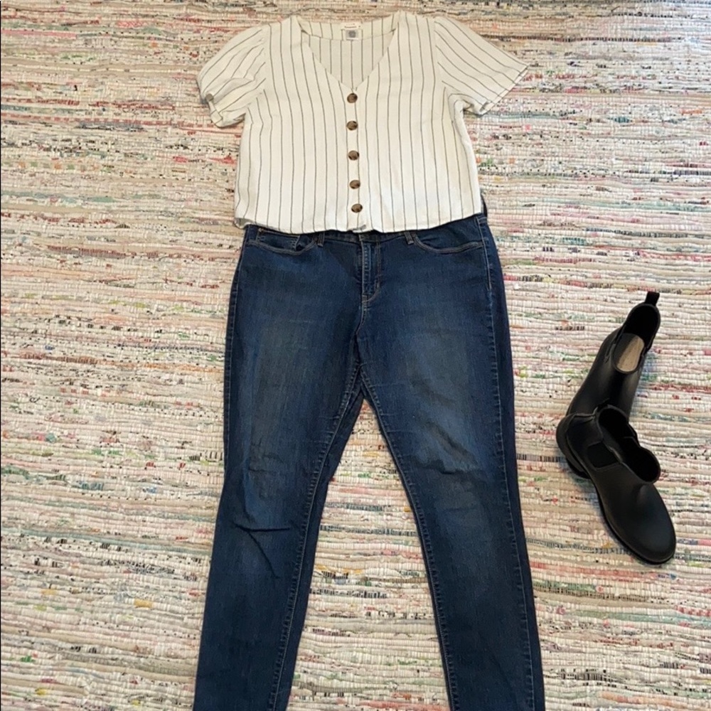 Dark wash, 5 pocket skinny jeans